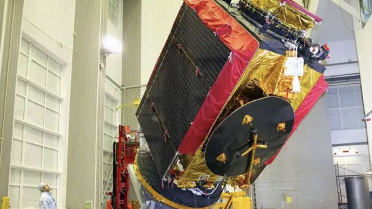 Депутат предупредил о рисках для суверенитета Казахстана из-за Starlink и OneWeb