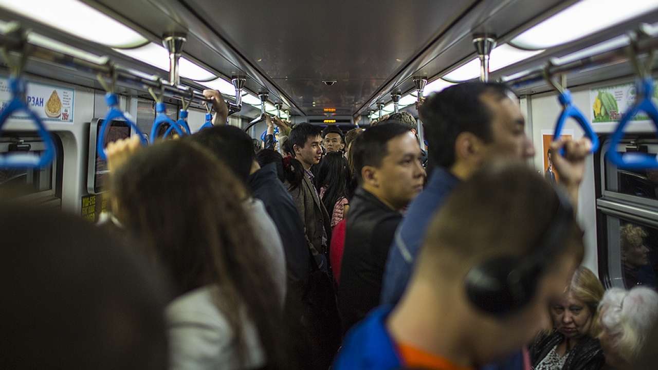 Метро Алматы поставит двери на платформах после трагедии на станции «Абай