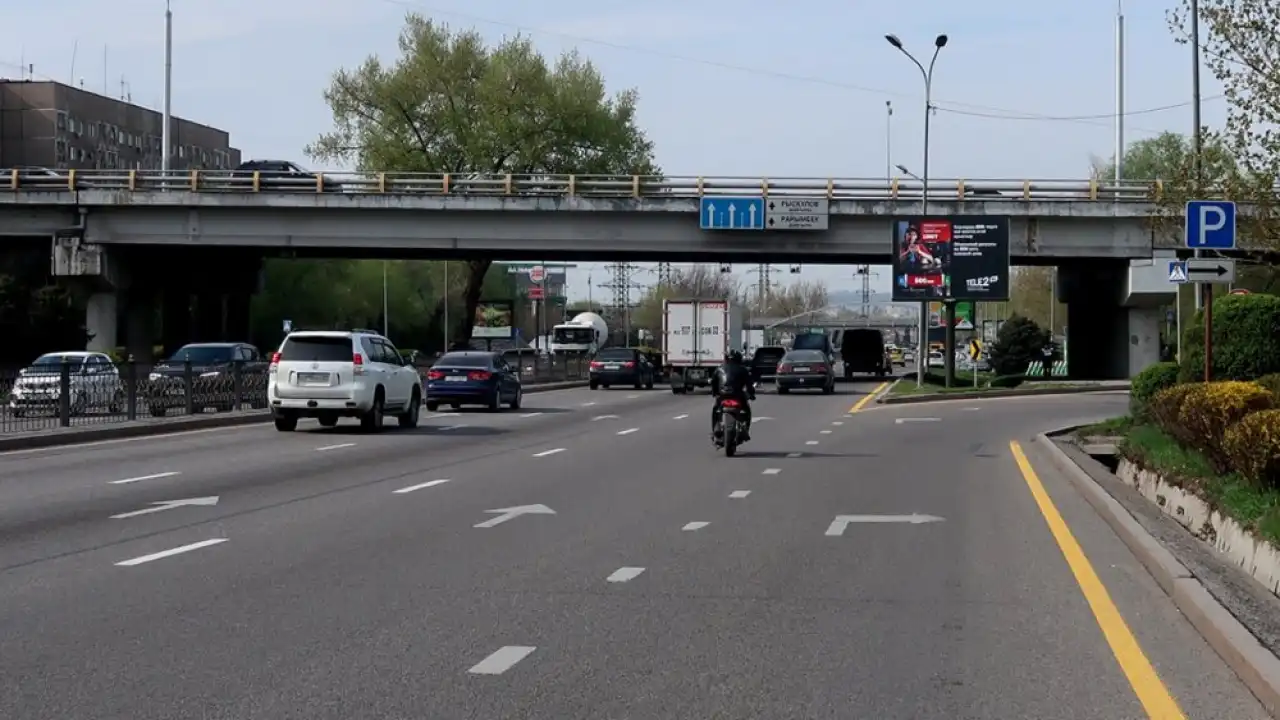 Толе би в Алматы сузят из-за ЛРТ: вводят реверс до 30 июня